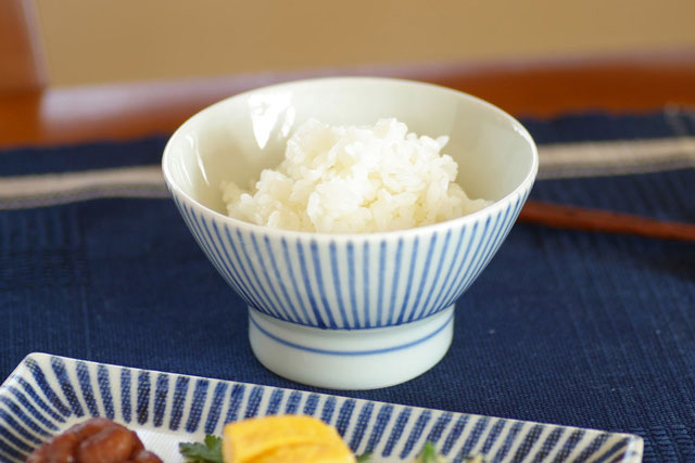 砥部焼・梅山窯　とくさ柄の茶碗(大）