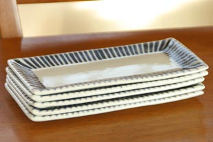 砥部焼の和食器 梅山窯の角皿 【砥部工房 からくさ】 砥部焼の和食器 梅山窯の角皿 【砥部工房 からくさ】