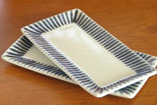 砥部焼「９寸長角布目皿（一つ唐草）」１枚【 送料確認用出品 】 砥部焼「9寸長角布目皿（一つ唐草）」1枚【 送料確認用出品 】