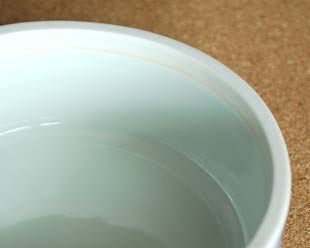 砥部焼・梅山窯　からくさの二段ふた物のなか