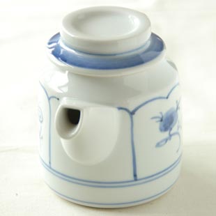 砥部焼 なずなのティーポットの注ぎ口部分