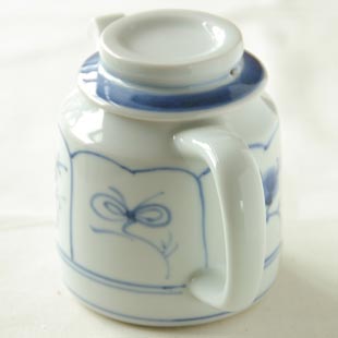 砥部焼 なずなのティーポットの持ち手部分