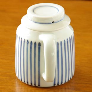 砥部焼・梅山窯　とくさ柄のティーポットの持ち手