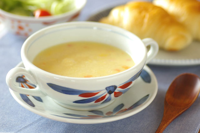 砥部焼・梅山窯　ごす赤菊のスープカップ＆ソーサー