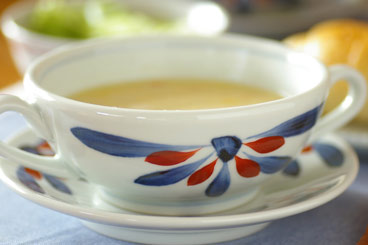 梅山窯　ごす赤菊のスープカップ＆ソーサー