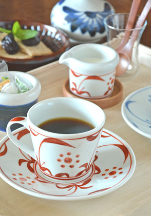 砥部焼の和食器 梅山窯の角皿 【砥部工房 からくさ】