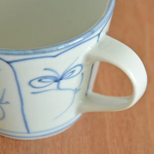 砥部焼・梅山窯　なずなのコーヒーカップの持ち手