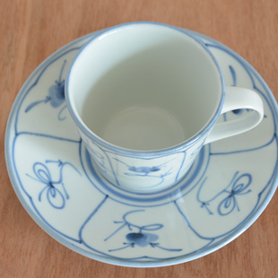 砥部焼・梅山窯　なずなのコーヒーカップの中