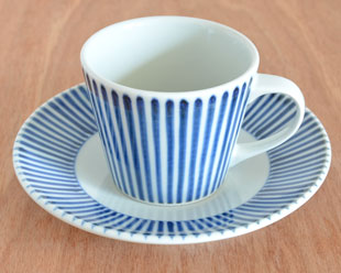 砥部焼・梅山窯　とくさ柄のコーヒーカップ