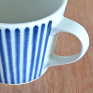 砥部焼・梅山窯　とくさ柄のコーヒーカップの持ち手