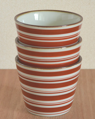 砥部焼・梅山窯　細赤線のそばちょこを重ねて