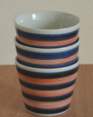 砥部焼・梅山窯　ごす細赤線のそばちょこを重ねて