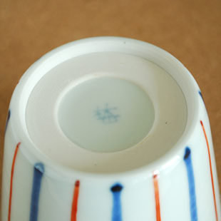 砥部焼・梅山窯　ごす赤線のそばちょこの窯印