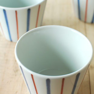 砥部焼・梅山窯　ごす赤線のそばちょこを上から見て