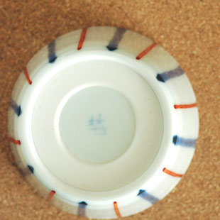 砥部焼・梅山窯　ごす赤線のそばちょこの底