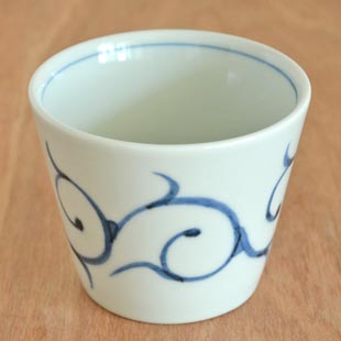 砥部焼・梅山窯　細からくさのそばちょこ