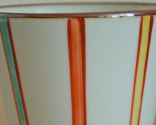 砥部焼・梅山窯　カラーのそばちょこの絵付け