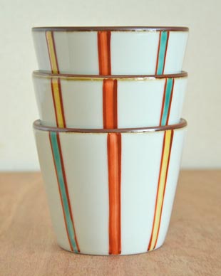 砥部焼・梅山窯　カラーのそばちょこを重ねて