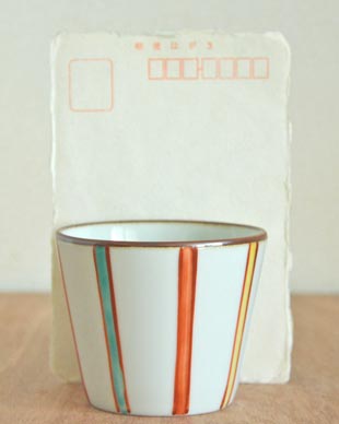 砥部焼・梅山窯　カラーのそばちょこをはがきと比較して