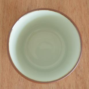 砥部焼・梅山窯　カラーのそばちょこを上から見て