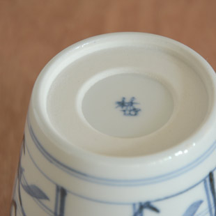 砥部焼・梅山窯　格子笹のそばちょこの窯印