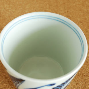 砥部焼・梅山窯　草文のそばちょこを上から見て