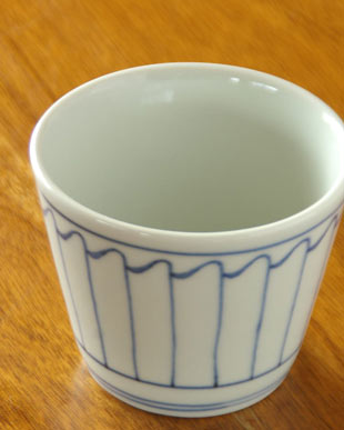 砥部焼・梅山窯　波とくさのそばちょこ