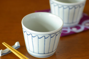 砥部焼　波とくさのそばちょこ