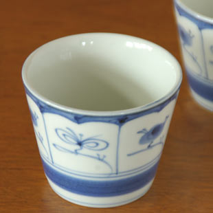 砥部焼・梅山窯　外縁なずなのそばちょこ