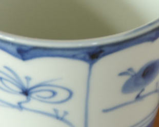 砥部焼・梅山窯　外縁なずなのそばちょこの絵柄