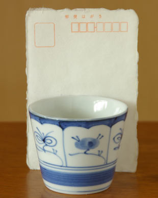 砥部焼・梅山窯　外縁なずなのそばちょこをはがきと比較して