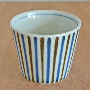 砥部焼・梅山窯　鉄ごすとくさのそばちょこ