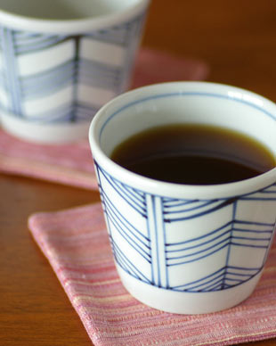 砥部焼　矢羽根のそばちょこ