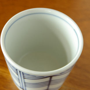 砥部焼・梅山窯　矢羽根のそばちょこを上から見て