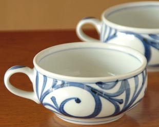 砥部焼の和食器 梅山窯のスープカップ 【砥部工房 からくさ】