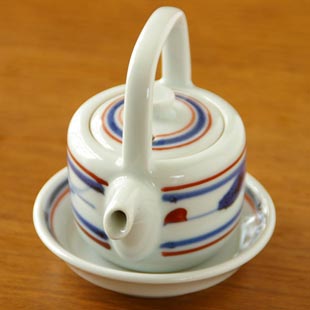 砥部焼・梅山窯　みつばの醤油さしの注ぎ口