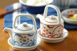 砥部焼・梅山窯　赤太陽と太陽の醤油さし