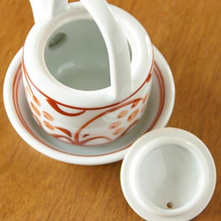 砥部焼・梅山窯　赤太陽の醤油さしの中
