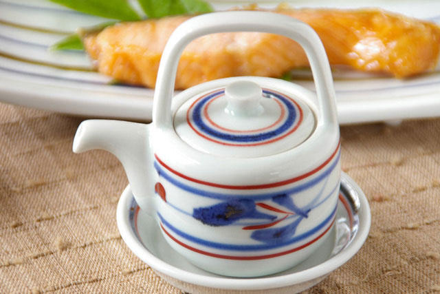 和食器・砥部焼　みつばの醤油さし