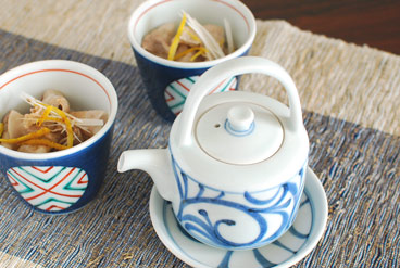 梅山窯　からくさの醤油さし(大)