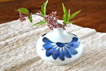 砥部焼の和食器 梅山窯の花器 【砥部工房 からくさ】