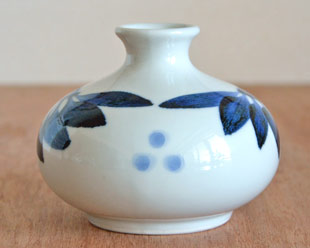 砥部焼き 白磁 花器  椿 砥部焼き 白磁 花器 椿 砥部焼き 白磁 花器 椿 （値下げ] 砥部焼