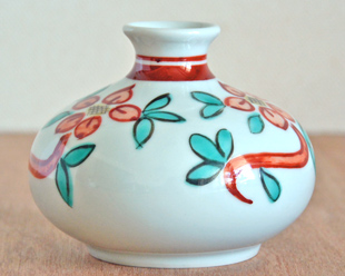 砥部焼・梅山窯　いろえ花の壺花入れを横から見て