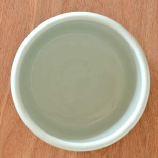 砥部焼・梅山窯　とくさ柄の筒鉢(5寸)を上から見て