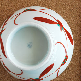 砥部焼・梅山窯　赤笹の茶碗(小)の底面