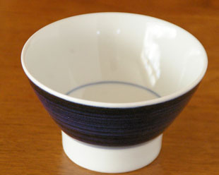 梅山窯　藍色の茶碗（大）