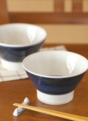 砥部焼　藍色の茶碗（大）