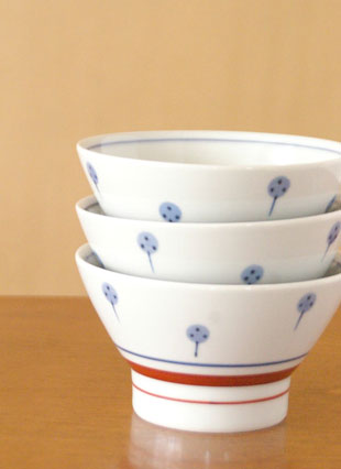 砥部焼・梅山窯　たんぽぽの茶碗（大）を重ねて