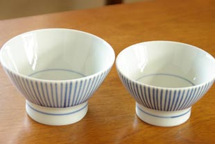 砥部焼・梅山窯　とくさ柄の茶碗（大）と（小）