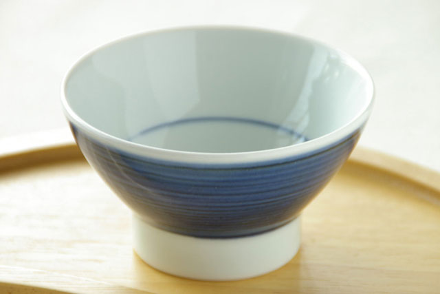梅山窯　藍色の茶碗（小）